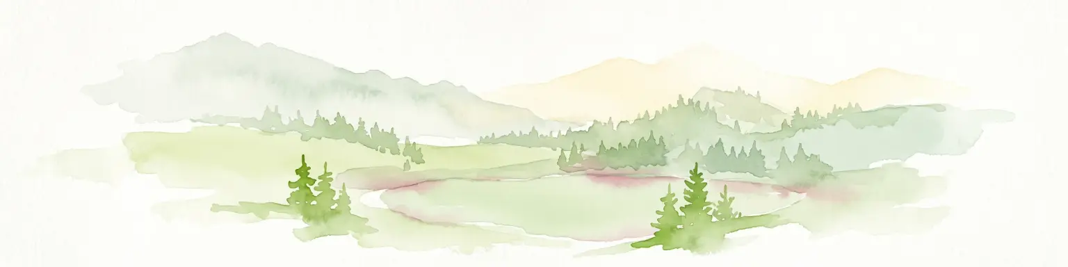 Una ilustración en acuarela de un suave paisaje montañoso con pinos en primer plano sobre un fondo blanco.
