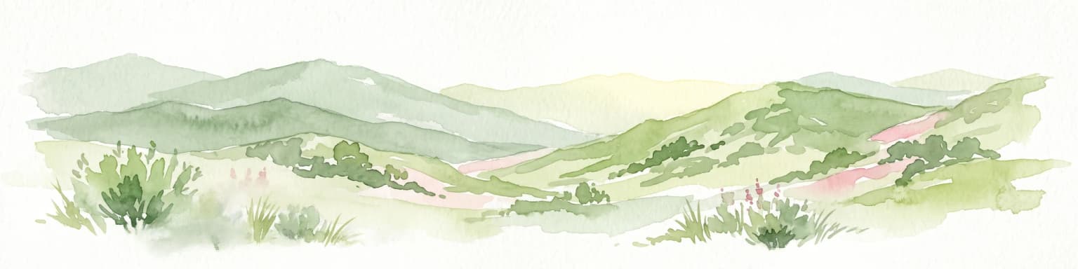 Una suave ilustración en acuarela de estilo pictórico que representa capas de crestas montañosas verdes y colinas onduladas bajo un cielo brillante y despejado.