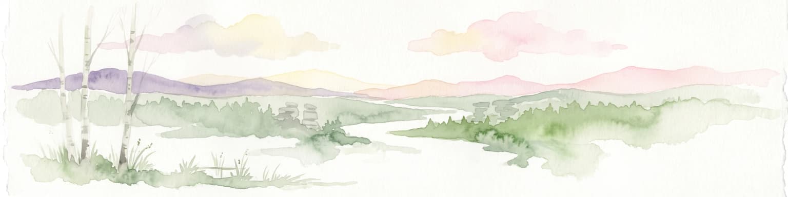 Ilustración en acuarela de un paisaje fluvial sereno con abedules en primer plano, bosque en el plano medio y cadenas montañosas de colores suaves al fondo.