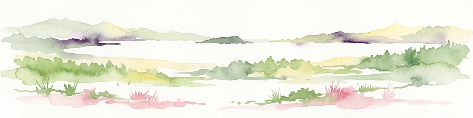 Una pintura en acuarela que muestra un paisaje costero con un primer plano rosa pálido, vegetación verde, una bahía de color claro y montañas de tonos suaves al fondo.