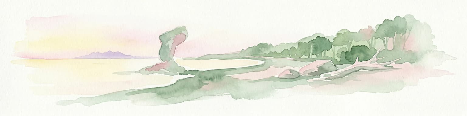 Ilustración acuarela de un paisaje costero con una formación rocosa distintiva, vegetación verde y agua tranquila bajo un cielo suave con montañas distantes
