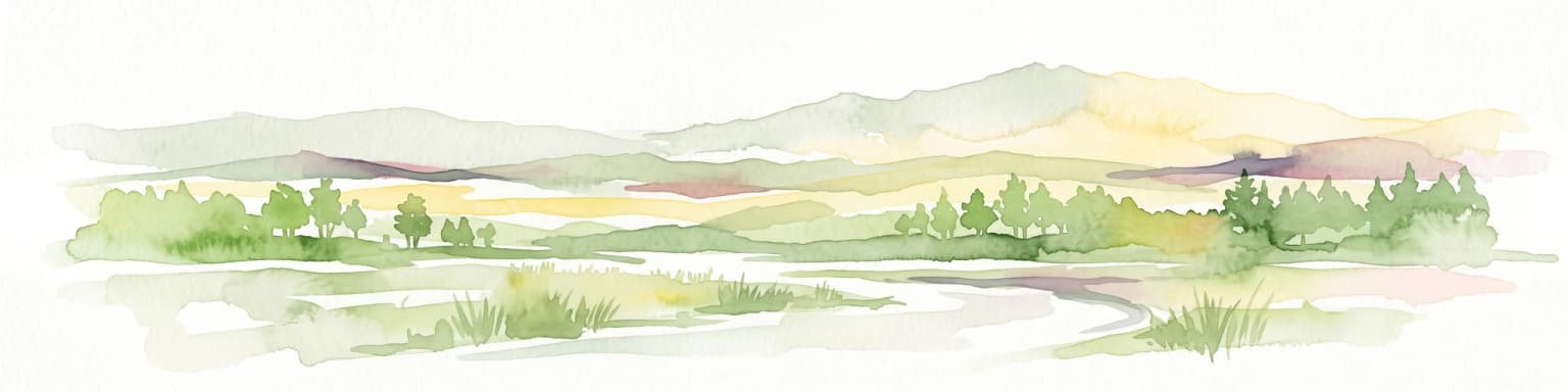 Una acuarela de un paisaje de humedal plano con un río serpenteante en primer plano, pequeños grupos de árboles y colinas onduladas en el suave fondo lejano.