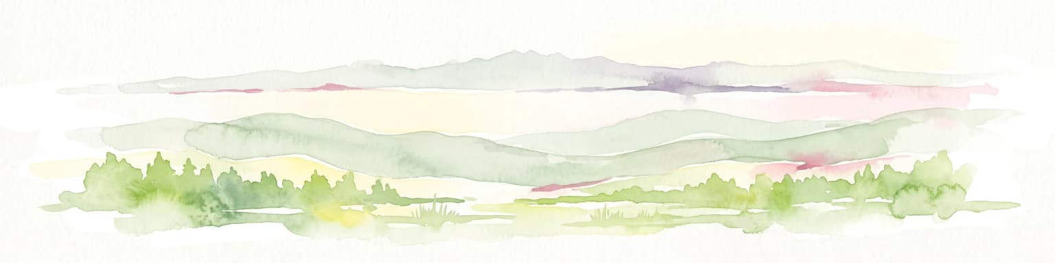 Una ilustración minimalista en acuarela que muestra capas de colinas verdes y lejanas crestas montañosas sobre un fondo blanco.