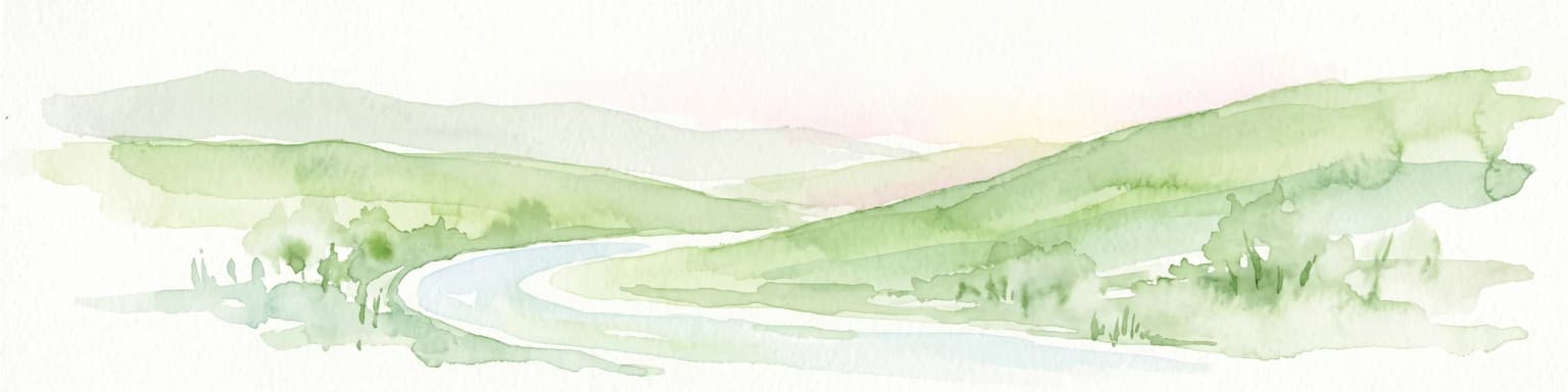 Una suave pintura acuarela minimalista que muestra un río serpenteante fluyendo entre colinas verdes onduladas sobre un fondo blanco.