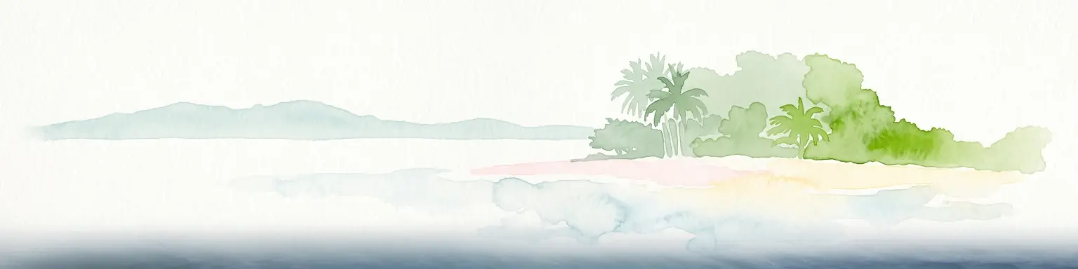 Acuarela de una playa de isla tropical con orilla arenosa, palmeras y una costa lejana, representada en un estilo minimalista y de lavado de luz.