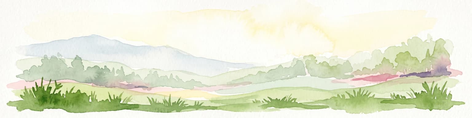 Una ilustración horizontal en acuarela que representa colinas verdes onduladas, montañas lejanas en tonos apagados y vegetación herbácea en primer plano.