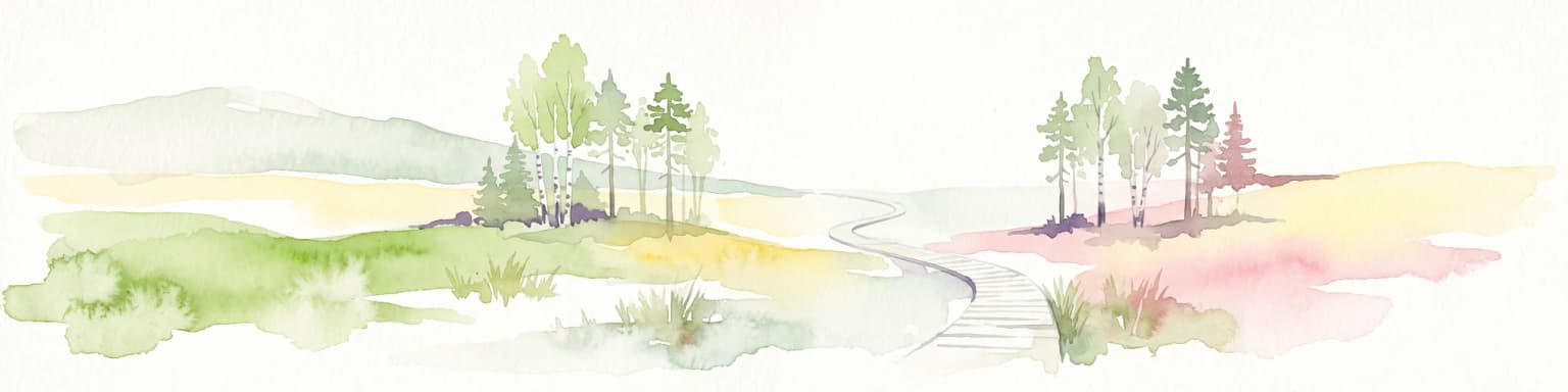Ilustración en acuarela de un sendero de tablones de madera que serpentea por un paisaje llano con árboles dispersos, hierbas suaves y colores naturales apagados.