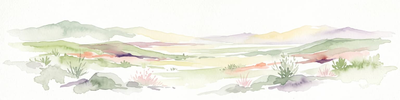 Una ilustración en acuarela que muestra un paisaje desértico de enfoque suave con colinas onduladas, vegetación desértica dispersa y tonos terrosos apagados.