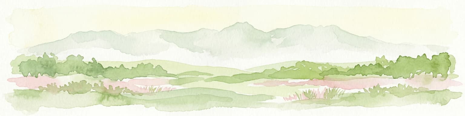 Ilustración en acuarela que muestra montañas al fondo, vegetación verde y prados rosados