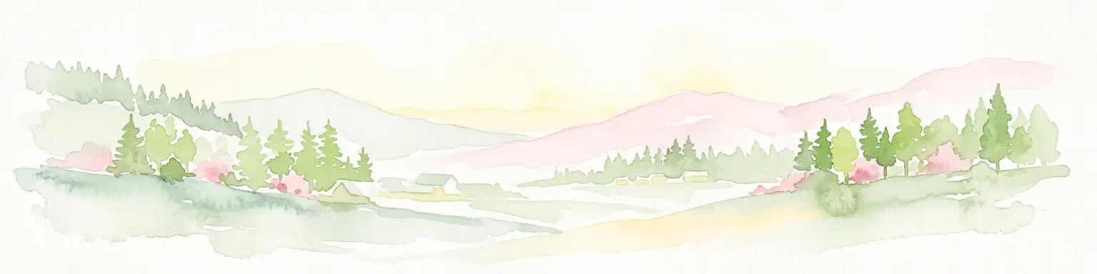 Una suave ilustración en acuarela de un paisaje montañoso con coníferas, colinas onduladas y montañas rosadas y brumosas en la distancia, sobre un fondo blanco liso.