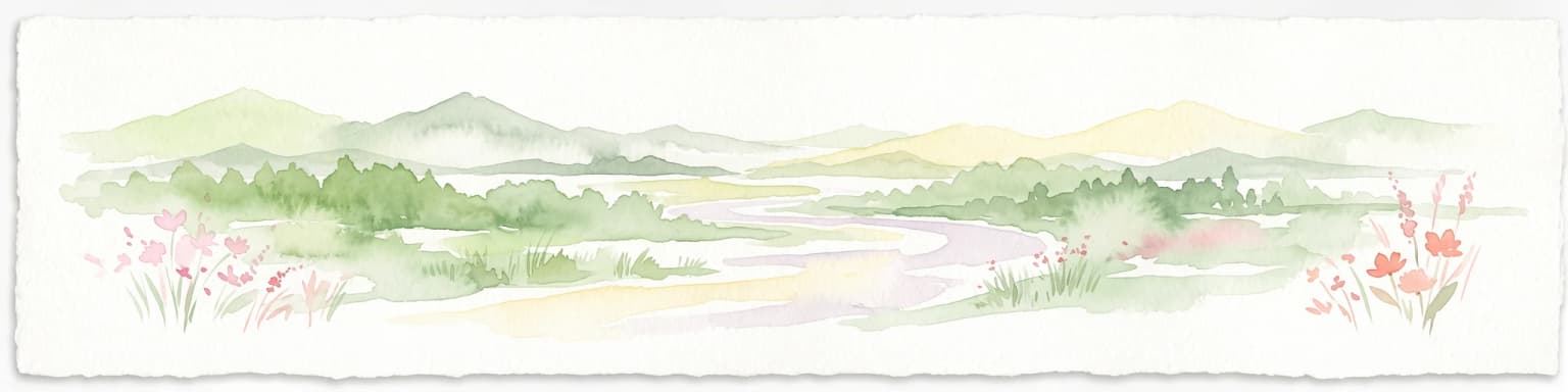 Una pintura horizontal en acuarela que muestra una suave cadena montañosa con bosques verdes, un valle fluvial serpenteante y flores silvestres en primer plano.