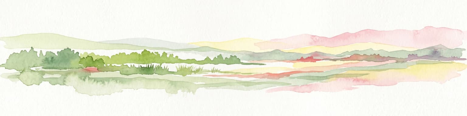 Una ilustración horizontal en acuarela que muestra lavados suaves y difuminados de verde, amarillo y rosa pálido, representando un paisaje abstracto ondulado o una línea de horizonte sobre un fondo blanco.