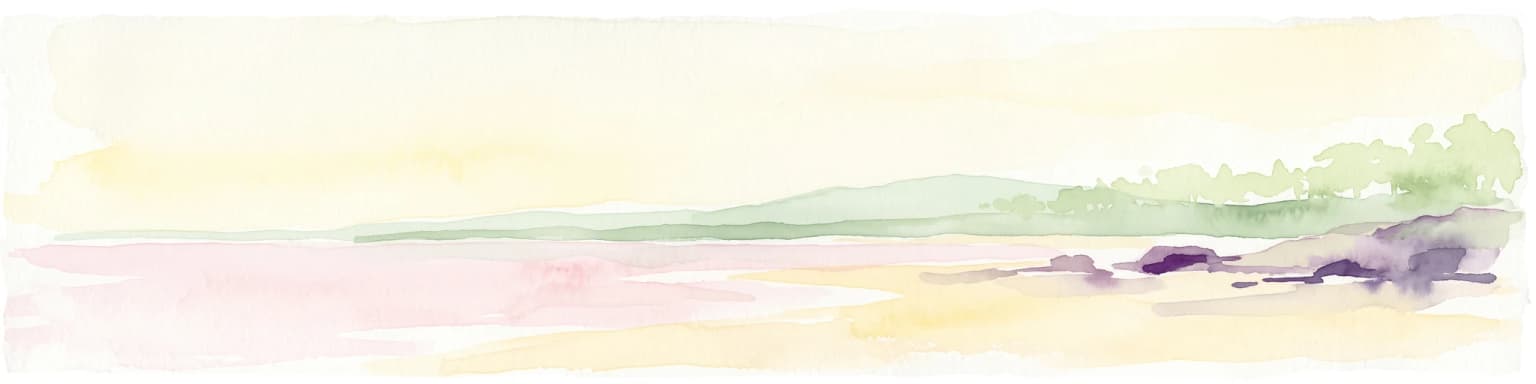 Una ilustración de acuarela pálida y minimalista de una costa tranquila con agua rosa suave, orillas arenosas y colinas verdes a lo lejos.
