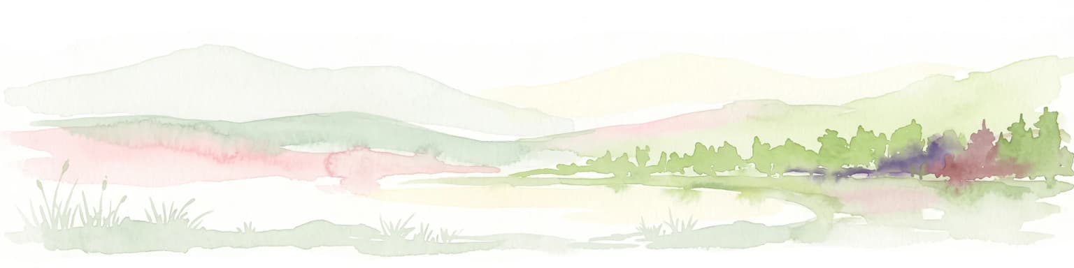 Una ilustración horizontal en acuarela que muestra colinas verdes onduladas y una línea de árboles contra un cielo pálido.