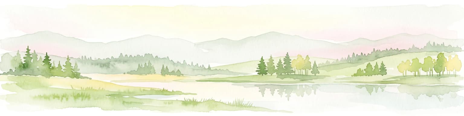 Una ilustración horizontal en acuarela que muestra un lago tranquilo en primer plano, rodeado de orillas cubiertas de hierba, árboles de hoja perenne y montañas onduladas en la distancia bajo un cielo pálido.