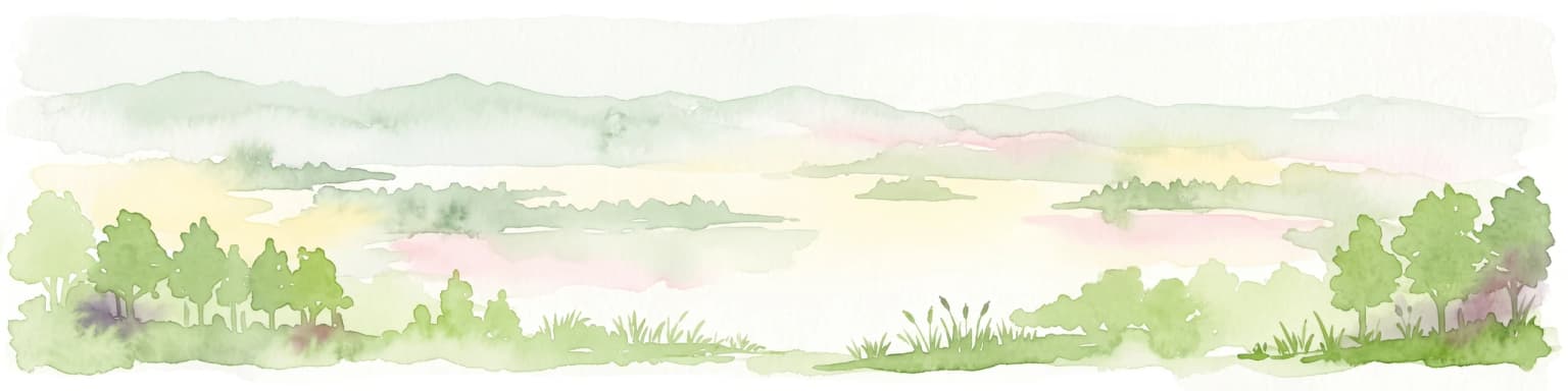Una ilustración horizontal en acuarela de un paisaje suave y brumoso con colinas onduladas, grupos densos de árboles y valles suaves.
