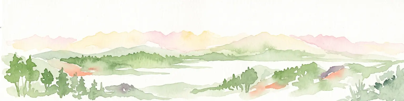 Una pintura en acuarela que muestra una vista panorámica de colinas verdes onduladas y una masa de agua bajo un cielo suave y claro.