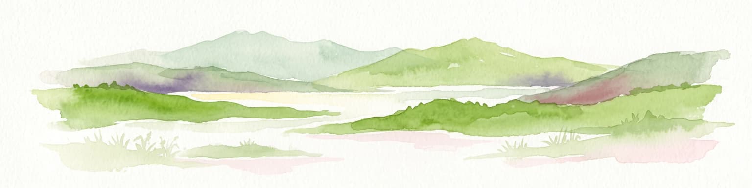 Una ilustración suave en acuarela que representa colinas verdes onduladas y una masa de agua en un estilo minimalista.