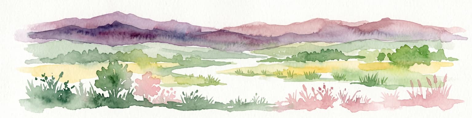 Pintura a la acuarela que representa una vista amplia y de enfoque suave de marismas, vegetación verde baja y montañas púrpuras distantes bajo un cielo despejado.