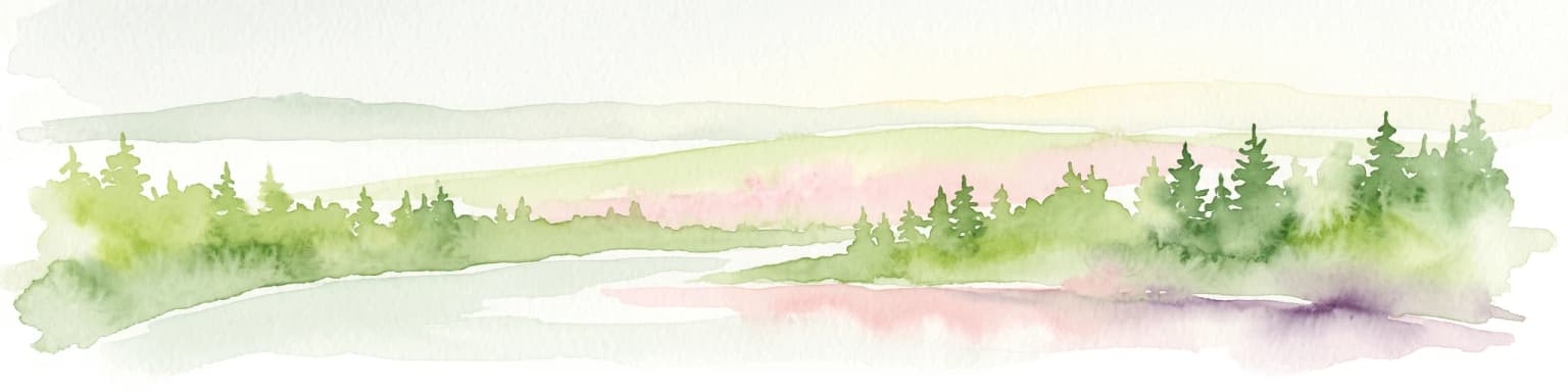 Una pintura en acuarela que muestra un paisaje suave y brumoso de pinos junto a una masa de agua, representado en tonos de verde, rosa claro y púrpura suave.
