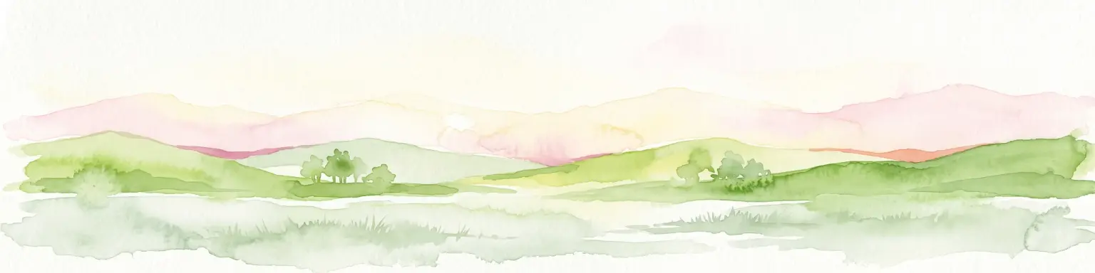Una pintura en acuarela que muestra una vista panorámica estilizada de suaves colinas verdes y montañas lejanas de tonos rosados sobre un fondo blanco.