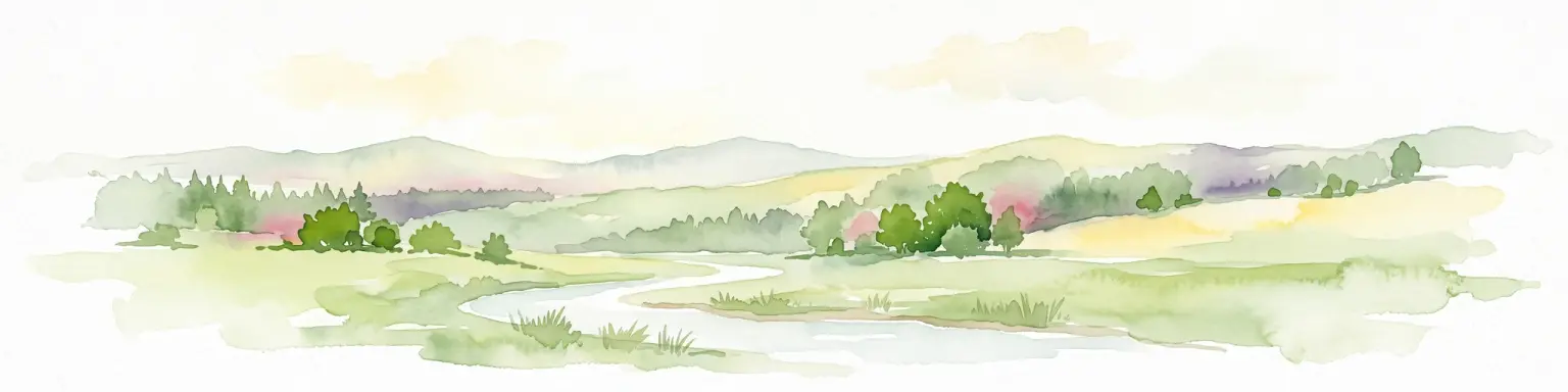 Una suave ilustración en acuarela de un río serpenteante que fluye a través de un paisaje verde y ondulado con árboles dispersos y colinas lejanas y brumosas.