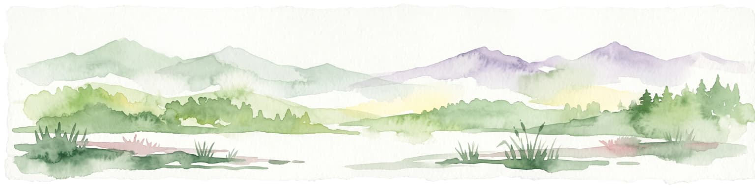 Una ilustración horizontal en acuarela que representa suaves colinas verdes onduladas y montañas púrpuras distantes sobre una costa plana con parches de hierbas de marisma.