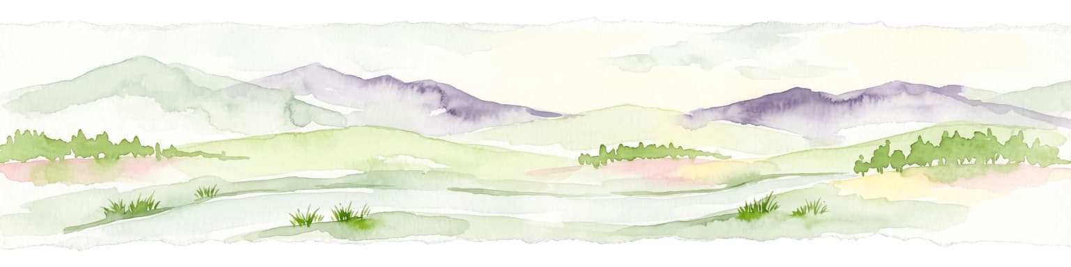 Una pintura horizontal en acuarela que representa un paisaje suave y estilizado con colinas verdes onduladas, cadenas montañosas púrpuras a lo lejos y grupos dispersos de árboles sobre un fondo claro.