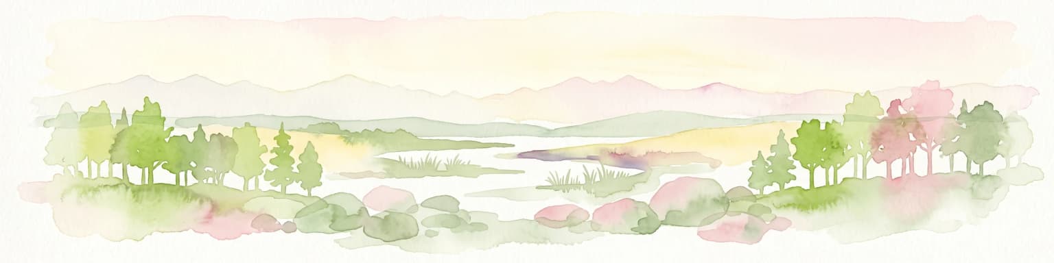 Una pintura en acuarela que muestra un paisaje panorámico de enfoque suave, con árboles verdes, colinas suaves, una masa de agua central y montañas pálidas al fondo contra un fondo blanco.