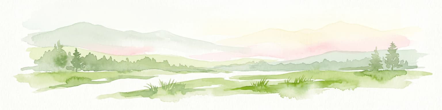 Una pintura horizontal en acuarela que muestra colinas verdes onduladas, una línea de bosque y montañas rosadas tenues en la distancia sobre un fondo blanco.