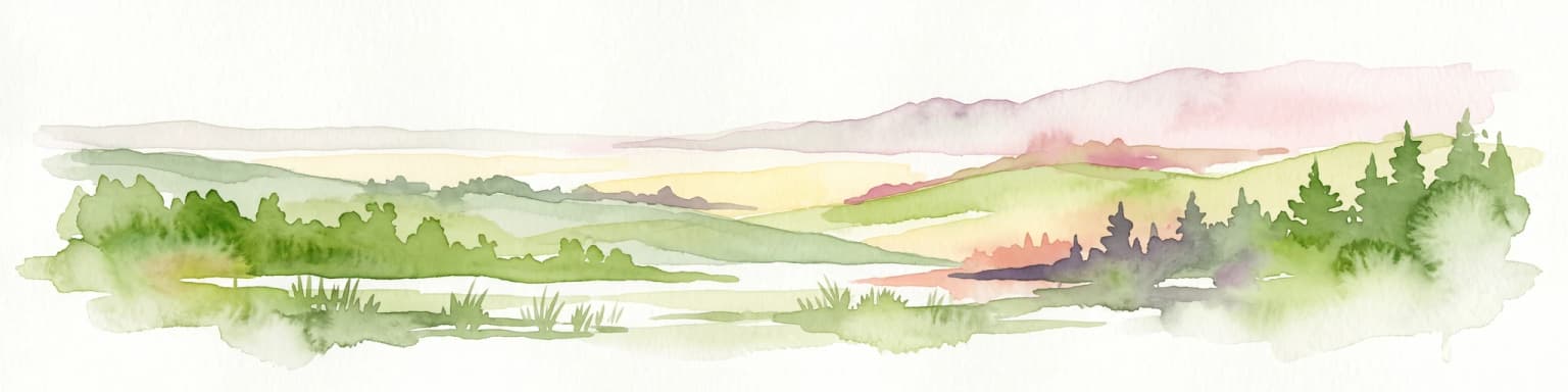 Acuarela de un paisaje pastoril con suaves colinas verdes, crestas lejanas de tonos rosados y pinos.