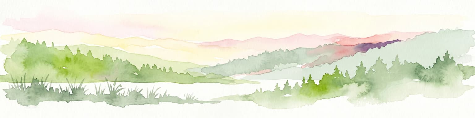 Una pintura en acuarela que muestra una vista panorámica estilizada de colinas verdes onduladas y árboles de hoja perenne bajo un cielo suave y de color claro.