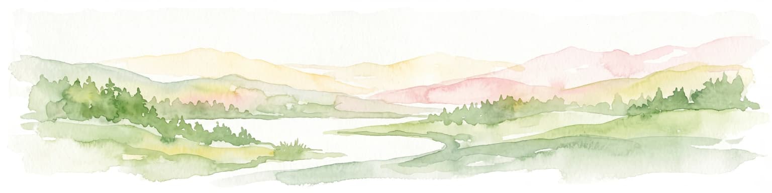 Una ilustración horizontal en acuarela que muestra colinas suaves y estilizadas, valles y parches de bosque en verdes, rosas y amarillos apagados.