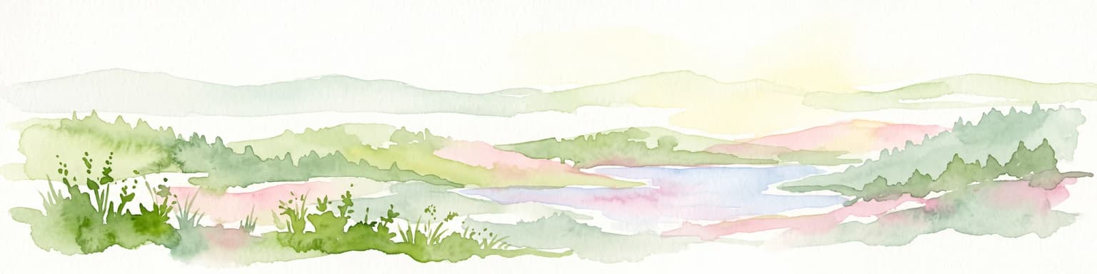 Una pintura en acuarela que muestra un paisaje panorámico de colinas verdes y onduladas con una cubierta forestal ligera y una masa de agua en el plano medio.