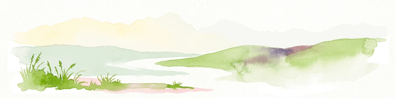 Una ilustración en acuarela de colinas verdes onduladas, una pequeña orilla y manchas de hierba sobre un fondo blanco.