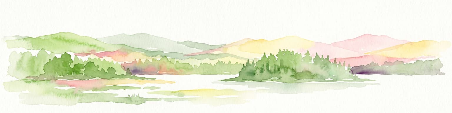 Acuarela de un lago rodeado de árboles verdes y colinas lejanas de tonos pastel.