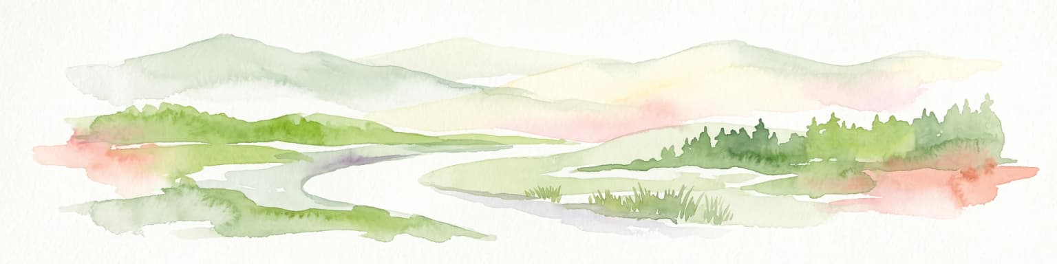 Una suave acuarela de un paisaje pastoril con un río serpenteante en primer plano, grupos de árboles verdes y colinas onduladas en capas al fondo.